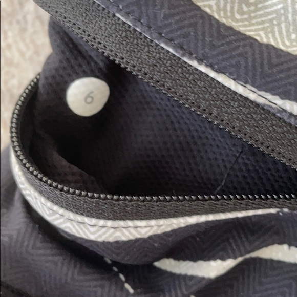 Lululemon leggings nulux fabric - Picture 2 of 4